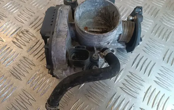 Audi A4 S4 B5 8D Throttle valve 058133063