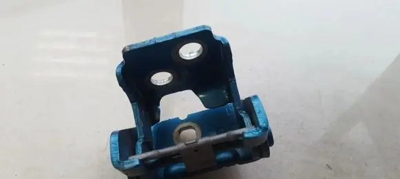 Peugeot 207 Rear door lower hinge