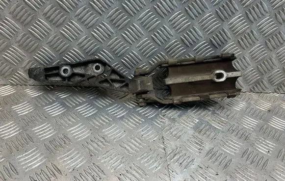Volvo XC60 Engine mount bracket 31262935