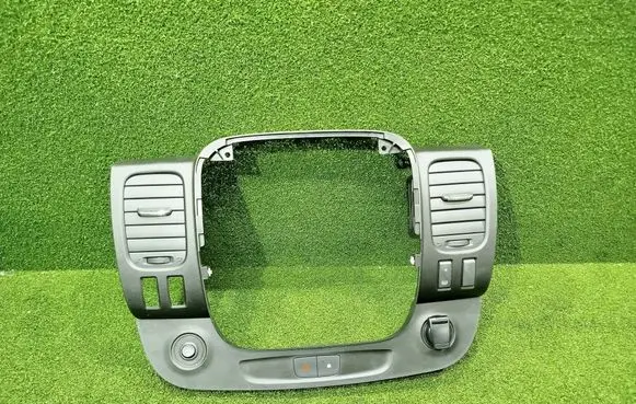 Renault Trafic III (X82) Radio/GPS head unit trim 682607479R 93452451 93452450