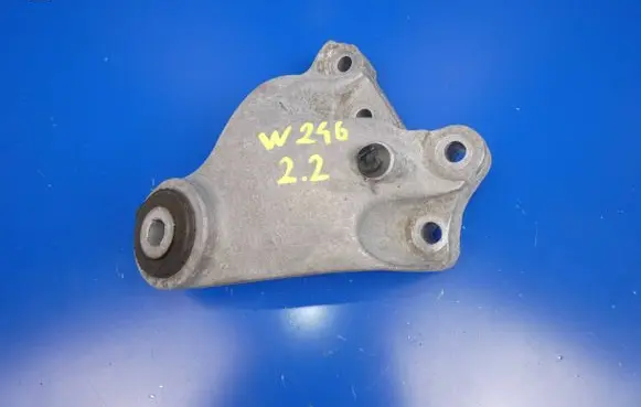 Mercedes-Benz B W246 W242 Engine mounting bracket A2462401189
