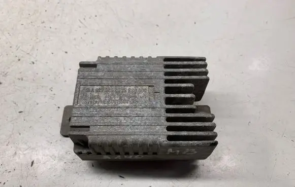 Mercedes-Benz A W168 Coolant fan relay A0275458032 E5001004