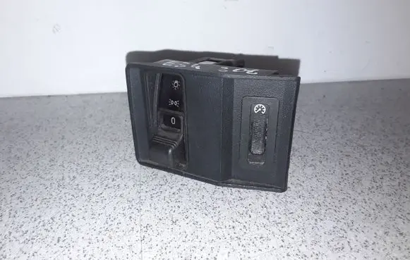 BMW 5 E34 Light switch 8110497 1384005