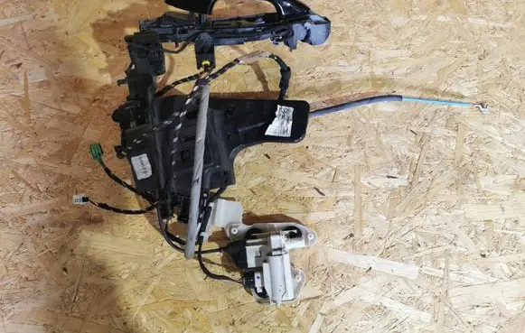 Mercedes-Benz S C217 Front door lock motor A2177600400 14504