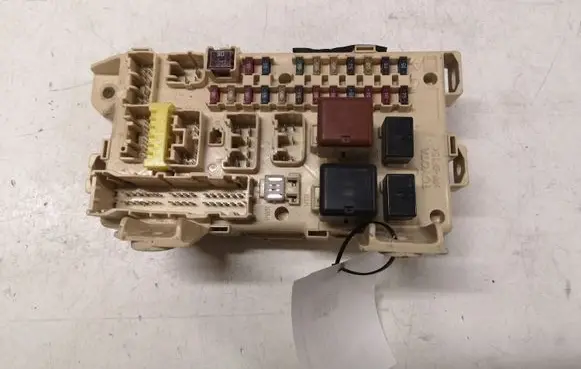 Toyota Avensis Verso Fuse module 8922144030