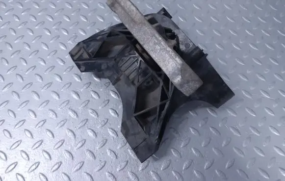 Citroen Berlingo Engine mount bracket 9820297580