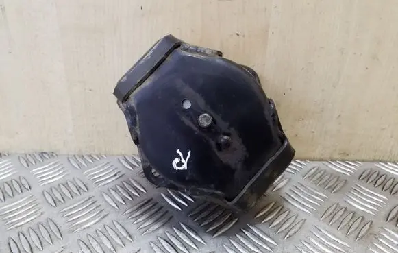 Mitsubishi Pajero Engine mount bracket