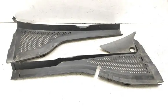 Volkswagen Golf VII Wiper trim 5G1819404A