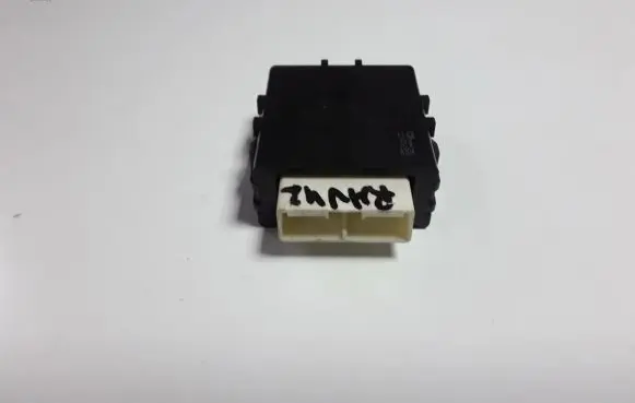 Toyota RAV 4 (XA40) Window wiper interval relay 8594042030