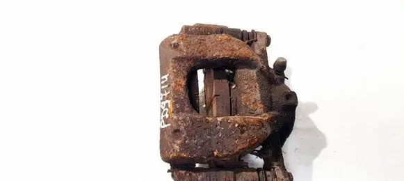 Toyota Auris 150 Front brake caliper 
