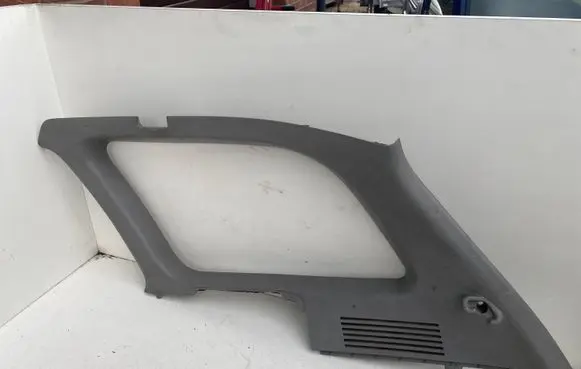 Toyota Avensis T220 (D) pillar trim (bottom) 