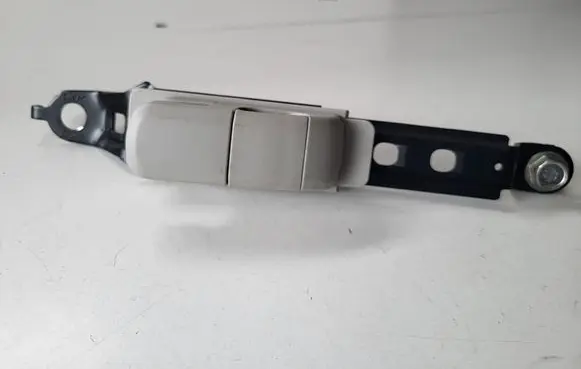 Nissan X-Trail T32 Seat belt height adjuster 