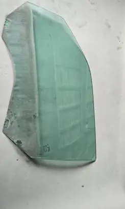 Chrysler 300 - 300C Front door window glass four-door 43R000263