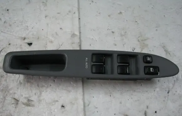 Toyota Avensis Verso Electric window control switch 8404044020