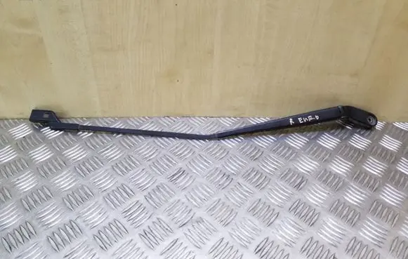 Windshield/front glass wiper blade