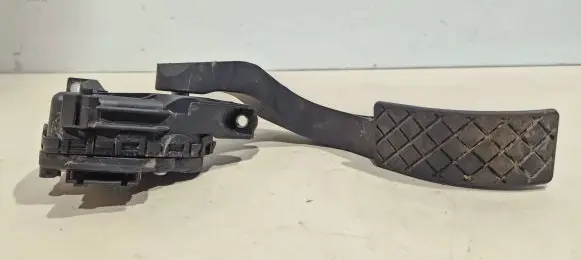 Volkswagen PASSAT B5.5 Accelerator throttle pedal 0083764