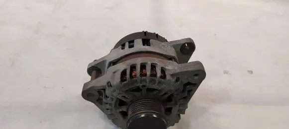 Hyundai Tucson TL Generator/alternator 373002F350