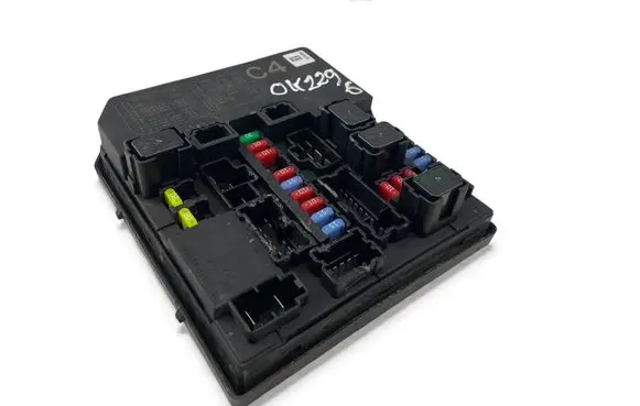 Nissan Altima Fuse module 284B71KA0B