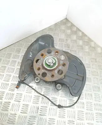 Mercedes-Benz E C207 W207 Front wheel hub A2044202544 A2075400017