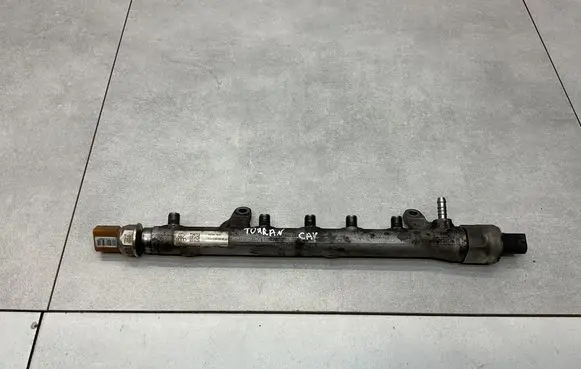 Volkswagen Touran II Fuel main line pipe 03L130764A 03L130089B