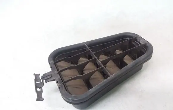 Audi A4 S4 B7 8E 8H Quarter panel pressure vent 8E0819181