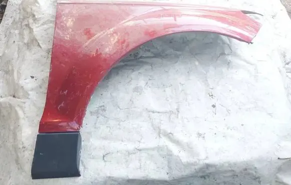 Audi Q7 4L Fender Raudona