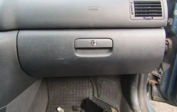 Skoda Octavia Mk2 (1Z) Glove box 