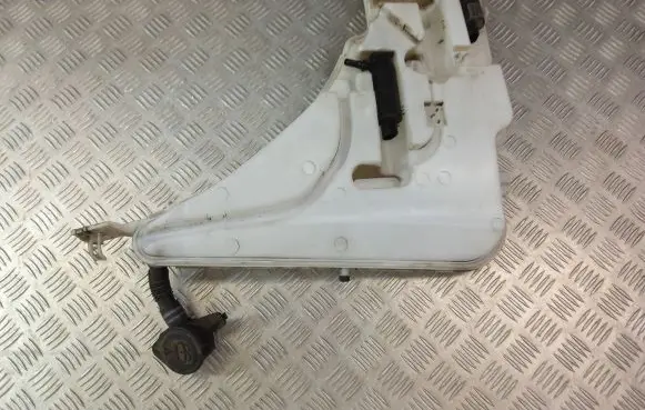 BMW 4 F32 F33 Windshield washer fluid reservoir/tank 7241679