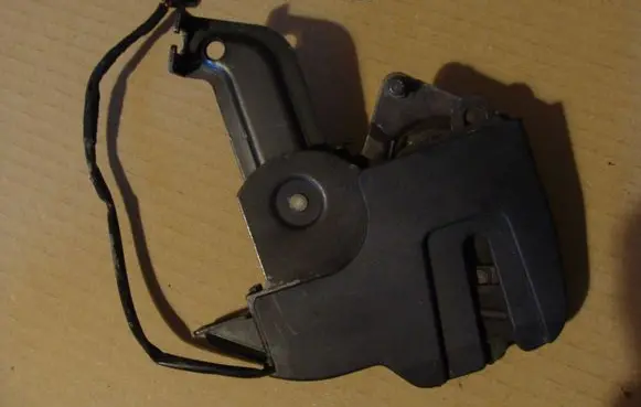 BMW 3 E46 Convertible roof lock/latch 8248313