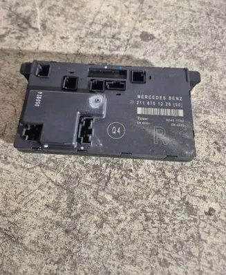 Mercedes-Benz E W211 Door control unit/module 2118701226