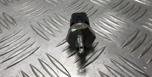 Toyota Yaris XP210 Oil pressure sensor 8944833010