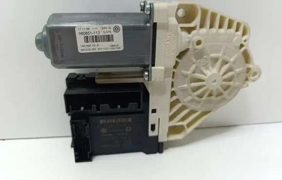 Volkswagen PASSAT B6 Front door window regulator motor 1K0959793L