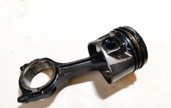 Ford Focus Piston with connecting rod