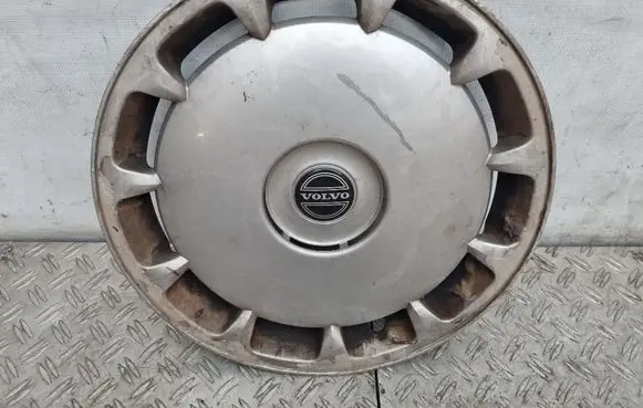 Volvo V70 R16 wheel hub/cap/trim 9173710