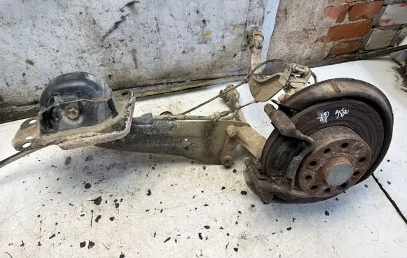 Volkswagen Golf V Rear wheel hub spindle/knuckle