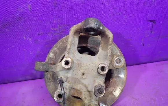 Mercedes-Benz Sprinter W901 W902 W903 W904 Front wheel hub spindle knuckle