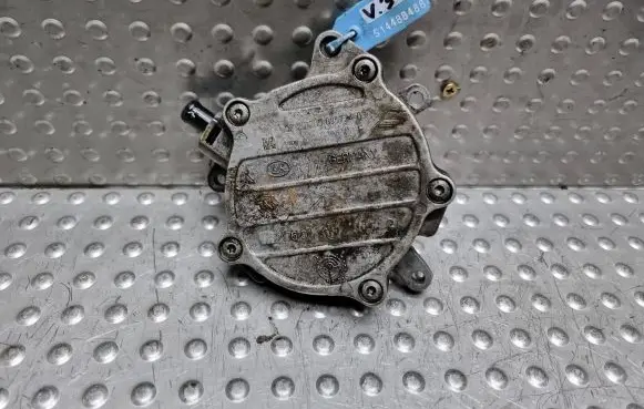 Skoda Octavia Mk2 (1Z) Vacuum pump 06D145100F