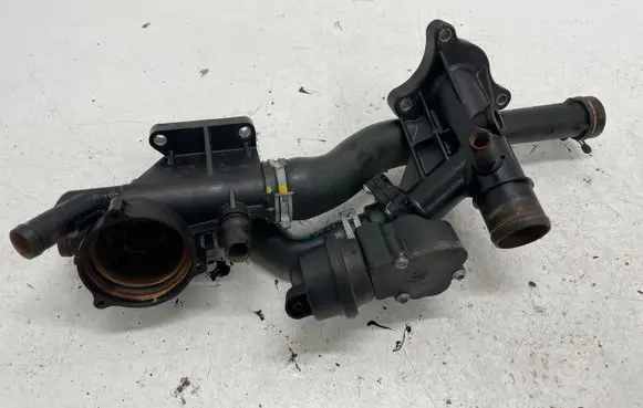 Mercedes-Benz C W205 Other engine bay part 110616618R