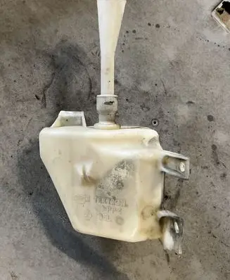 Nissan Primera Windshield washer fluid reservoir/tank 28910AU400 28910AU40 28910400