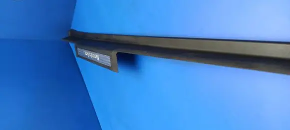 Mercedes-Benz R W251 Front sill trim cover A2516800035