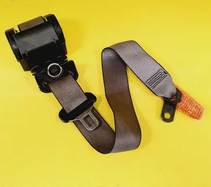 BMW 5 E39 Front seatbelt 8217386