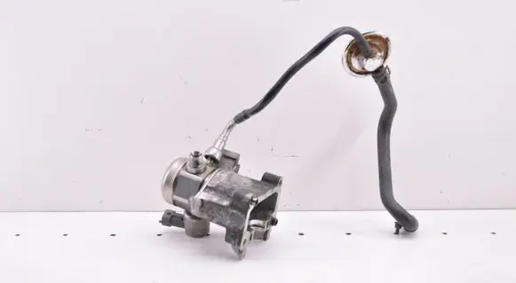 Ford C-MAX II Fuel injection high pressure pump 1513115