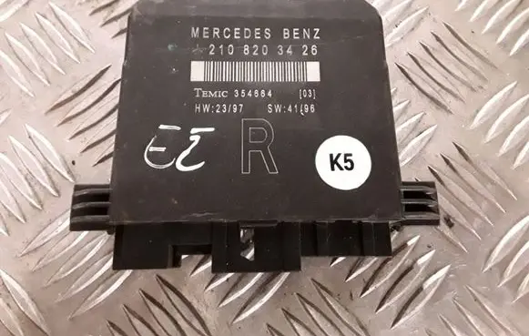 Mercedes-Benz C W202 Door control unit/module 2108203426