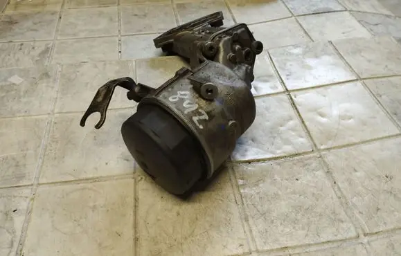 Mercedes-Benz R AMG W251 Oil filter mounting bracket A6421800010