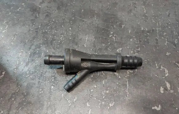 Audi A4 S4 B6 8E 8H Valve vacuum 058133753B