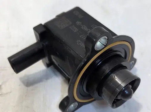 Ford Focus Turbo solenoid valve CJ5G9U465BA