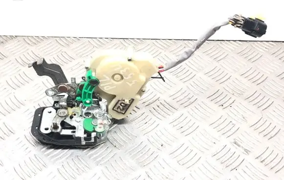 KIA Sorento Front door lock A045246 071207