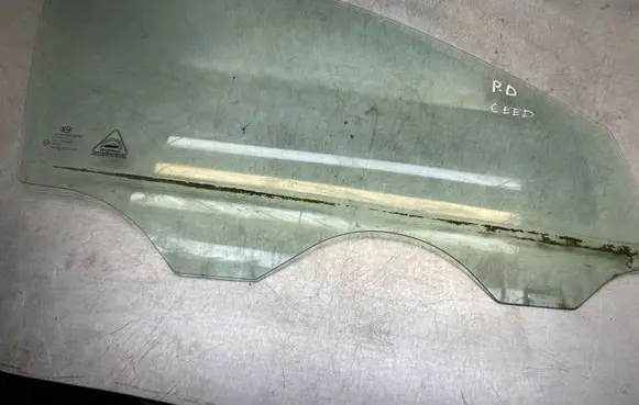 KIA Ceed Front windscreen/windshield window 43R00351