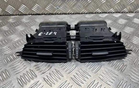 Mercedes-Benz C W204 Dash center air vent grill A2048306054 816935 186211