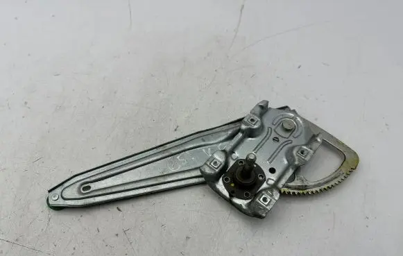 Rear door manual window regulator